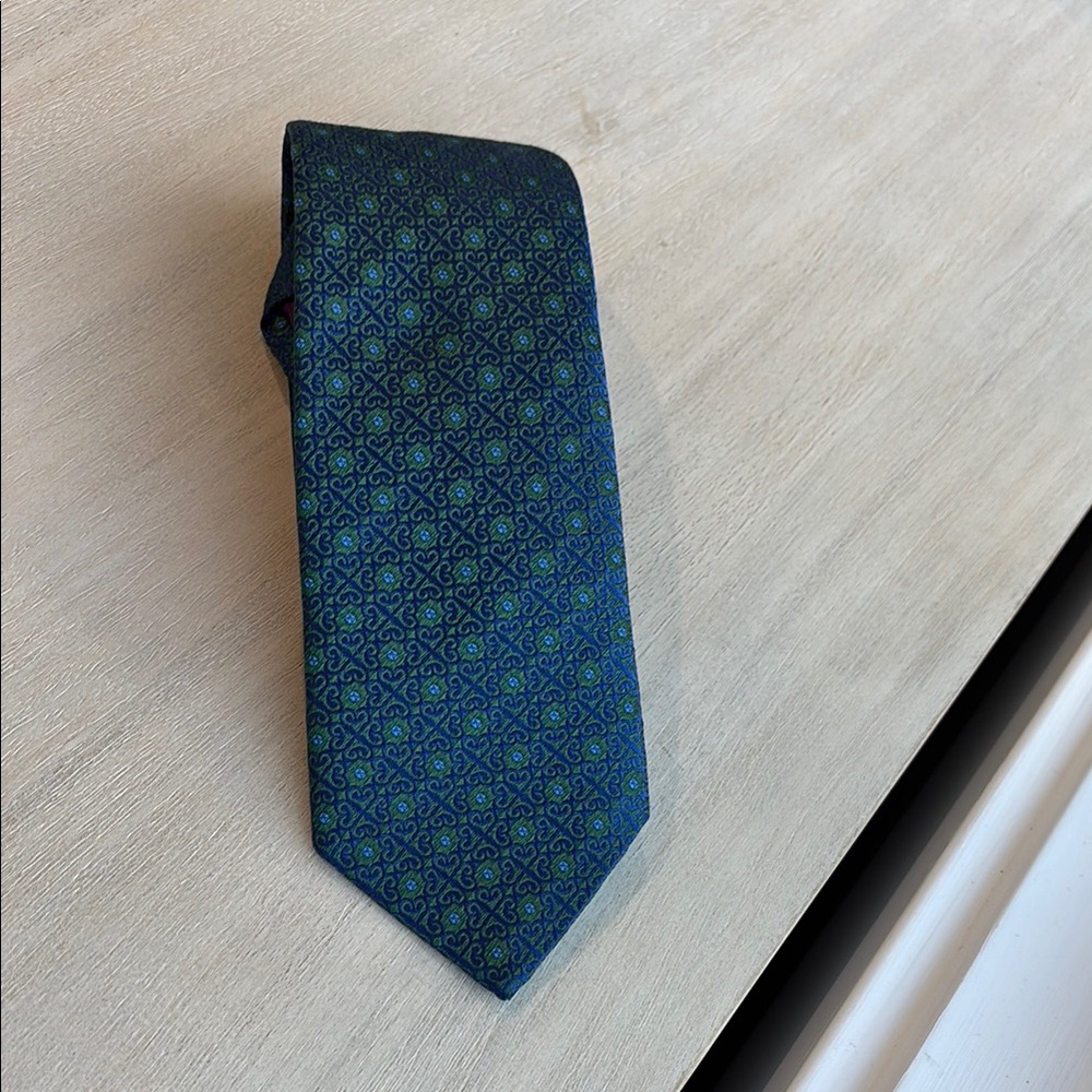 Elegant Blue and Green Patterned Tie